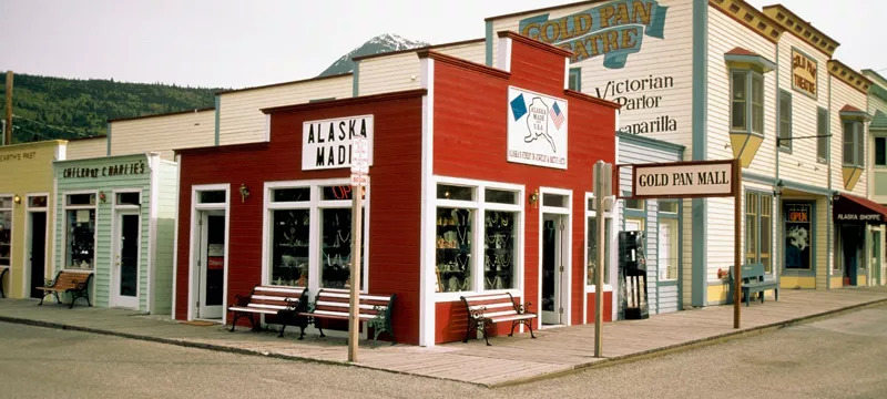 Magnacoat Painters applied fresh paint to the exterior of a retail building for a modern, professional look